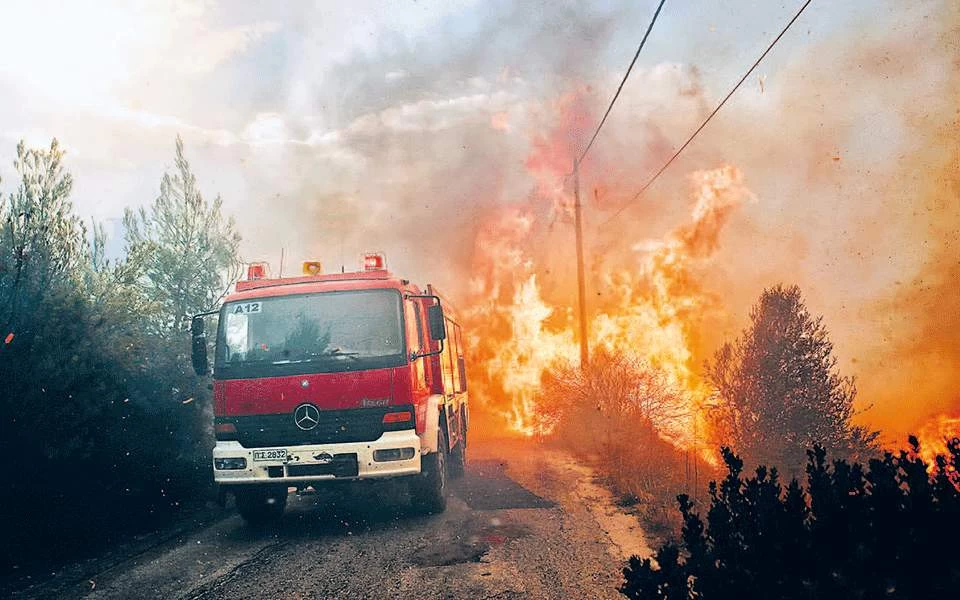 Με 25 πύρινα μέτωπα βρέθηκε αντιμέτωπη η Πυροσβεστική την Παρασκευή-Βίντεο